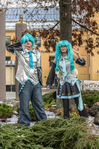 @ellinor.jansson12 Mikuo and @myek.cos Miku 